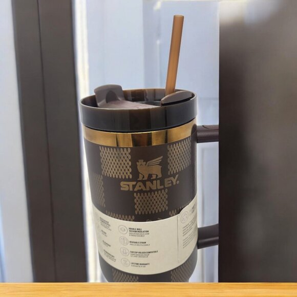 Stanley Quencher H2.0 Tumbler - Black and Gold - Picture 2 of 6